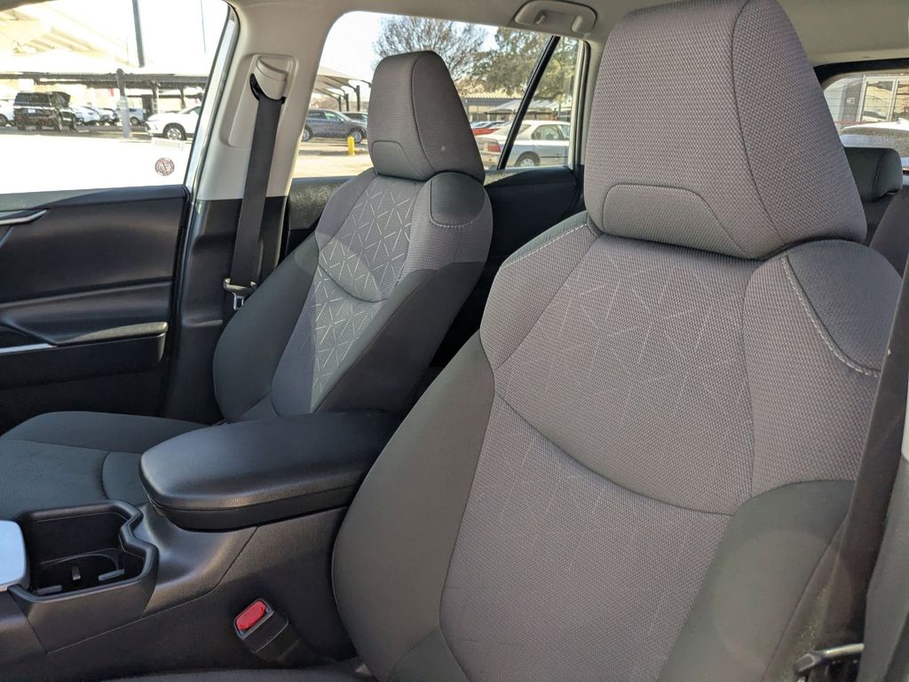 Thumbnail: 2025 Toyota RAV4 - 14