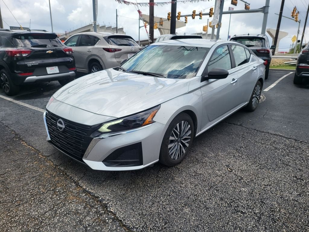 2025 Nissan Altima's photo