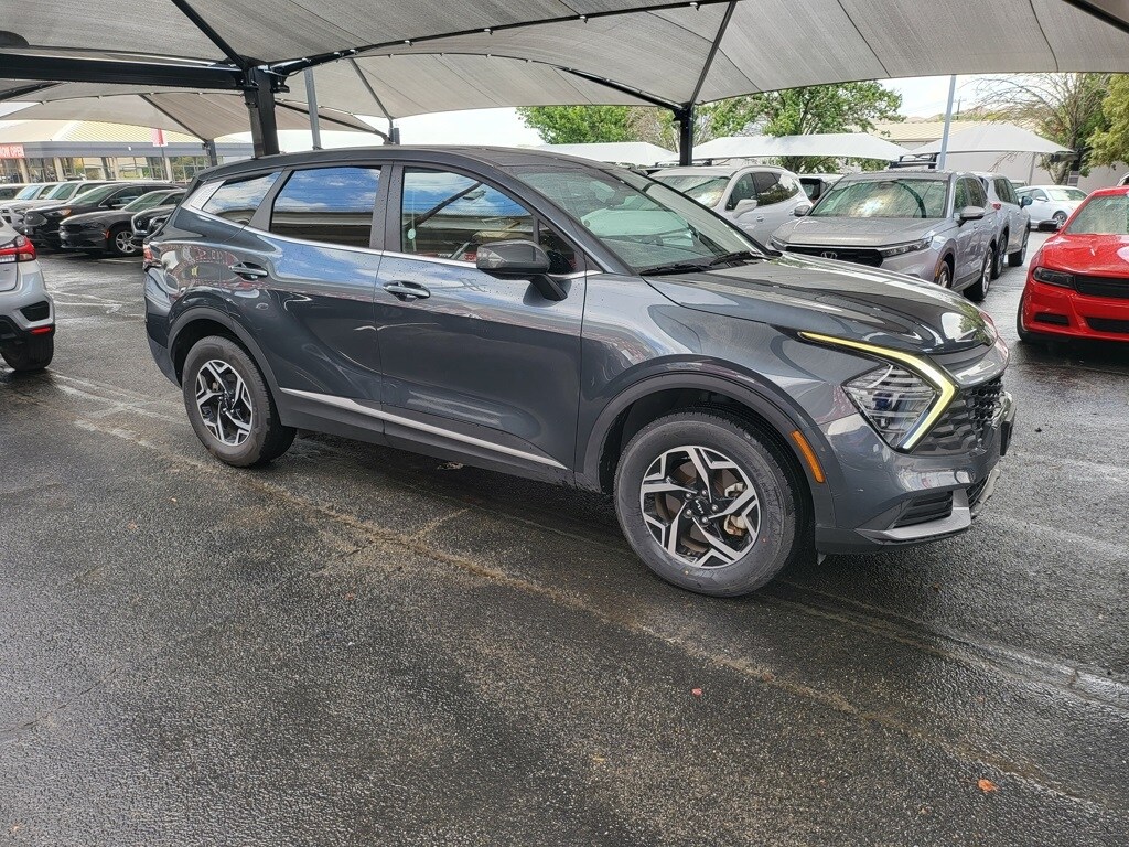 2024 Kia Sportage LX photo 3