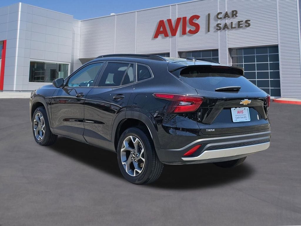 Thumbnail: 2025 Chevrolet Trax - 3