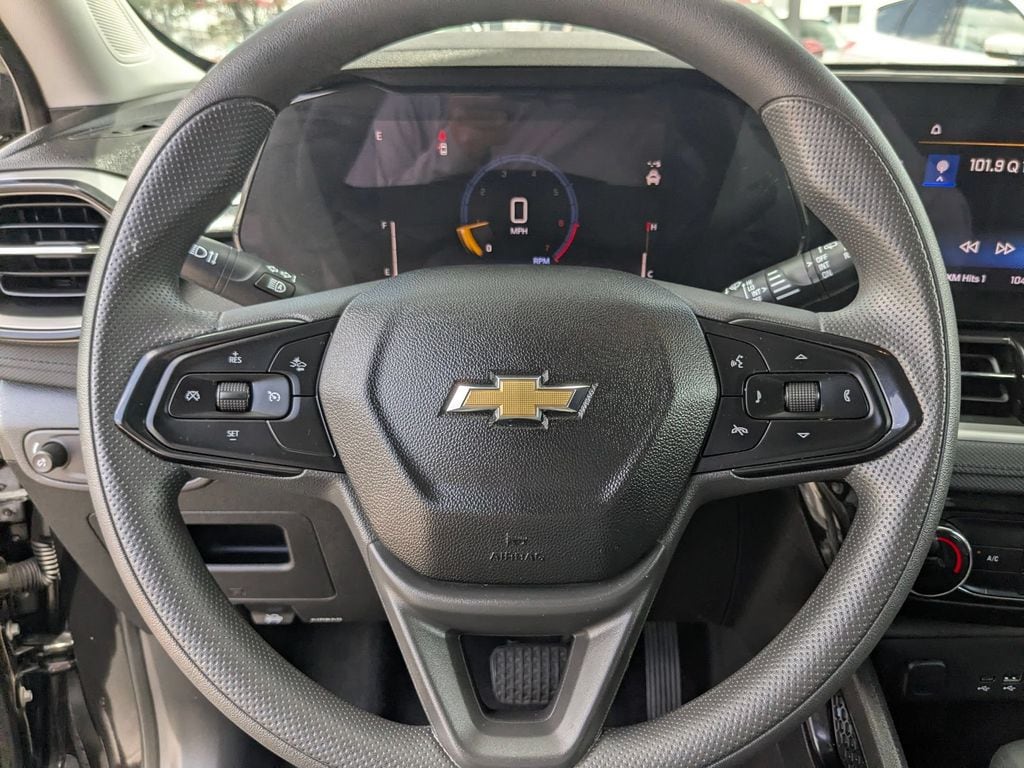 Thumbnail: 2025 Chevrolet TrailBlazer - 16