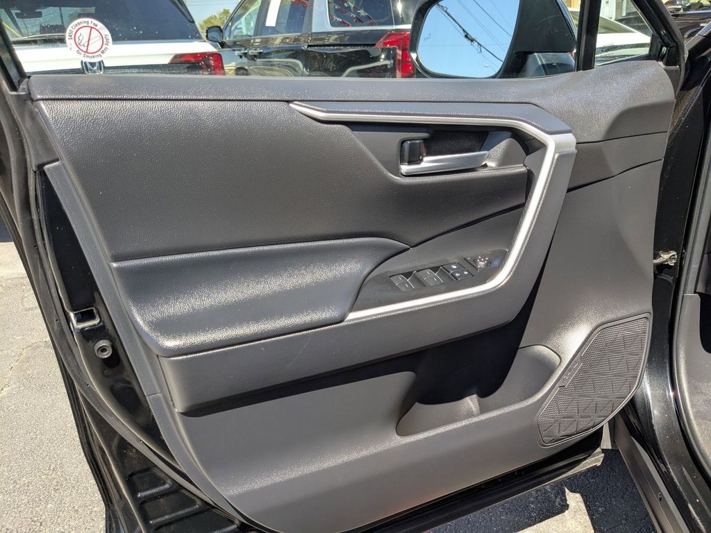 Thumbnail: 2025 Toyota RAV4 - 15