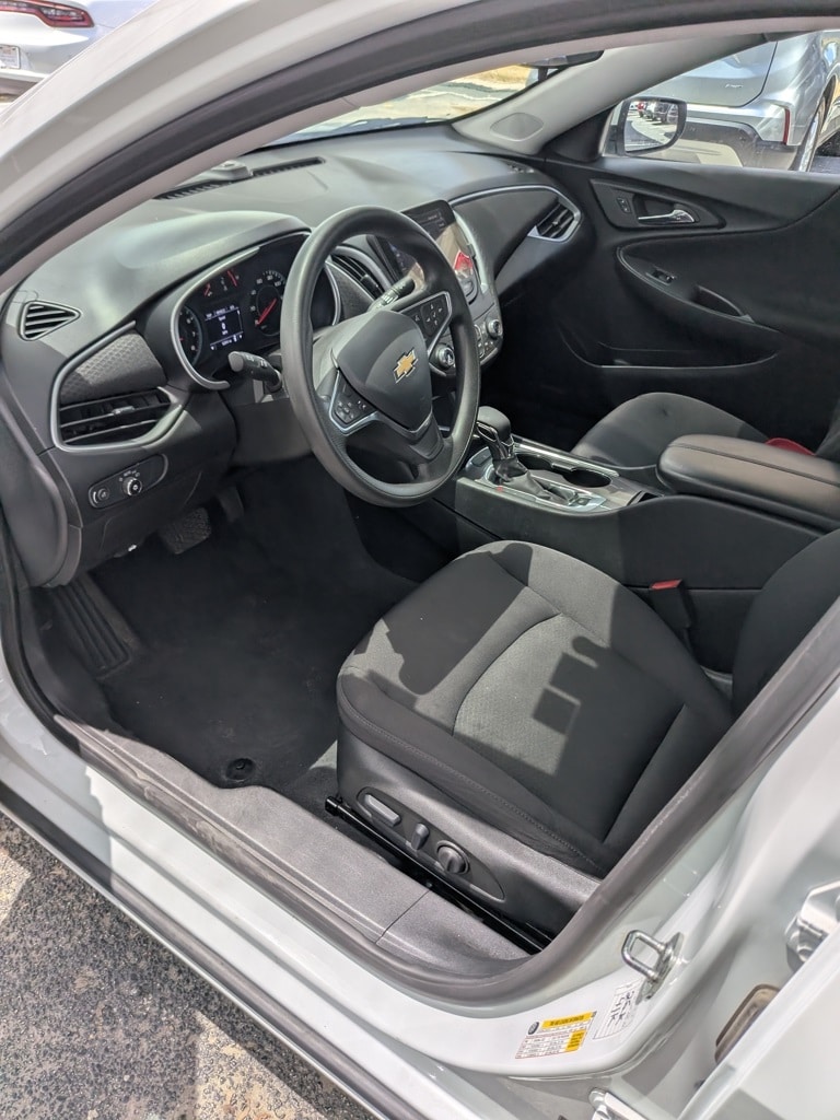 Thumbnail: 2023 Chevrolet Malibu - 4