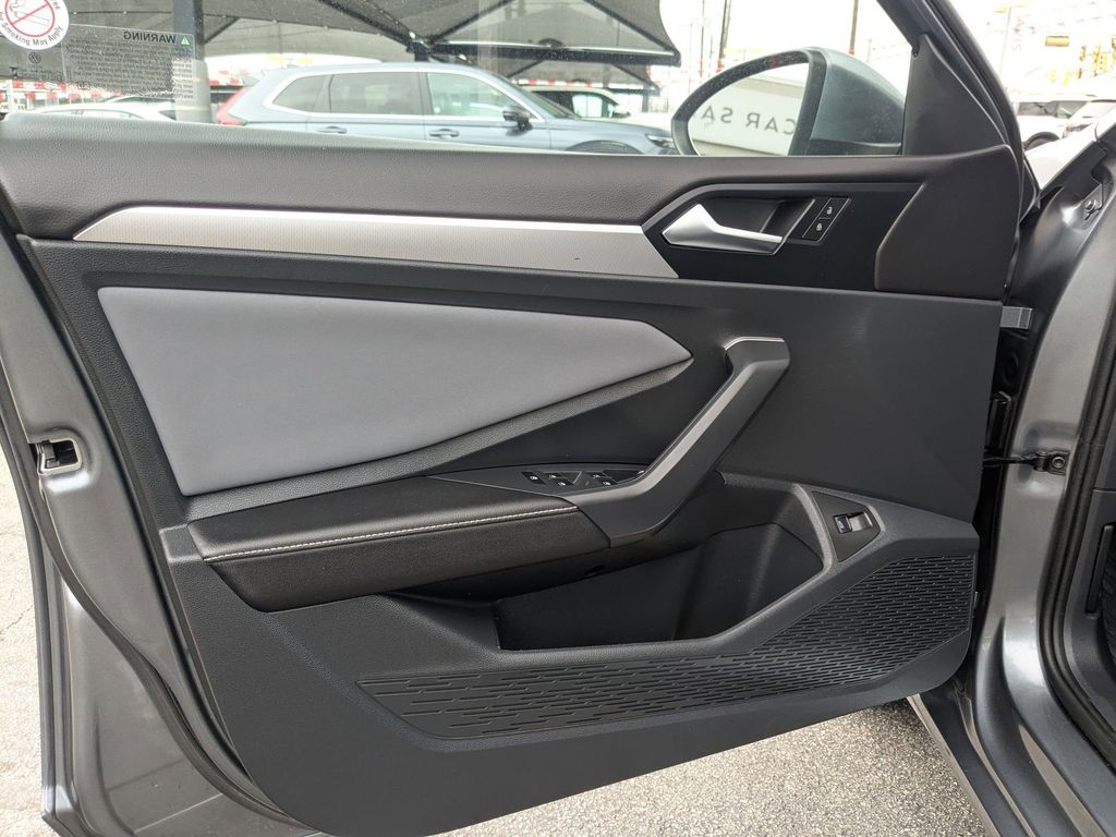 Thumbnail: 2025 Volkswagen Jetta - 15