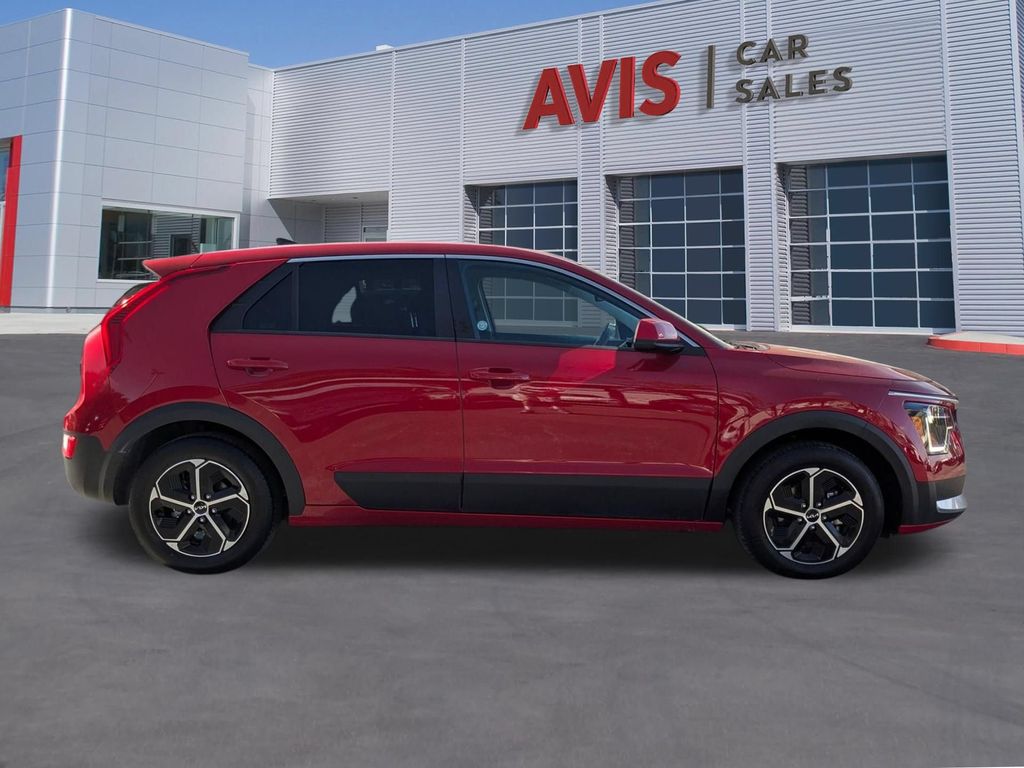 Thumbnail: 2025 Kia Niro - 7