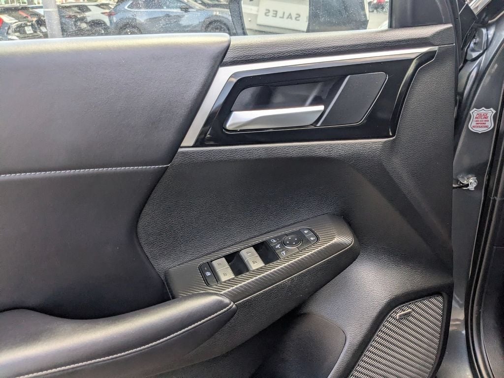Thumbnail: 2025 Mitsubishi Outlander - 15