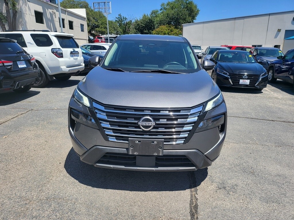2024 Nissan Rogue SV photo 2