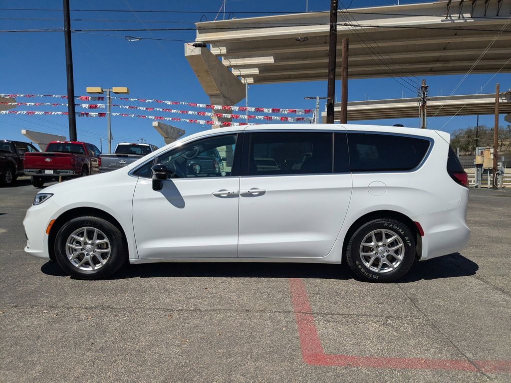 Thumbnail: 2025 Chrysler Pacifica - 2