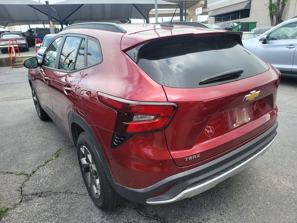 Thumbnail: 2025 Chevrolet Trax - 2