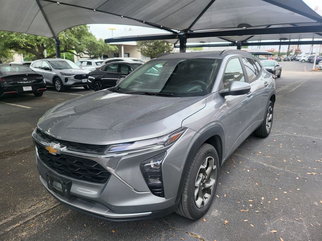 2025 Chevrolet Trax LT's photo