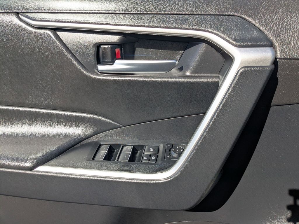 Thumbnail: 2025 Toyota RAV4 - 15