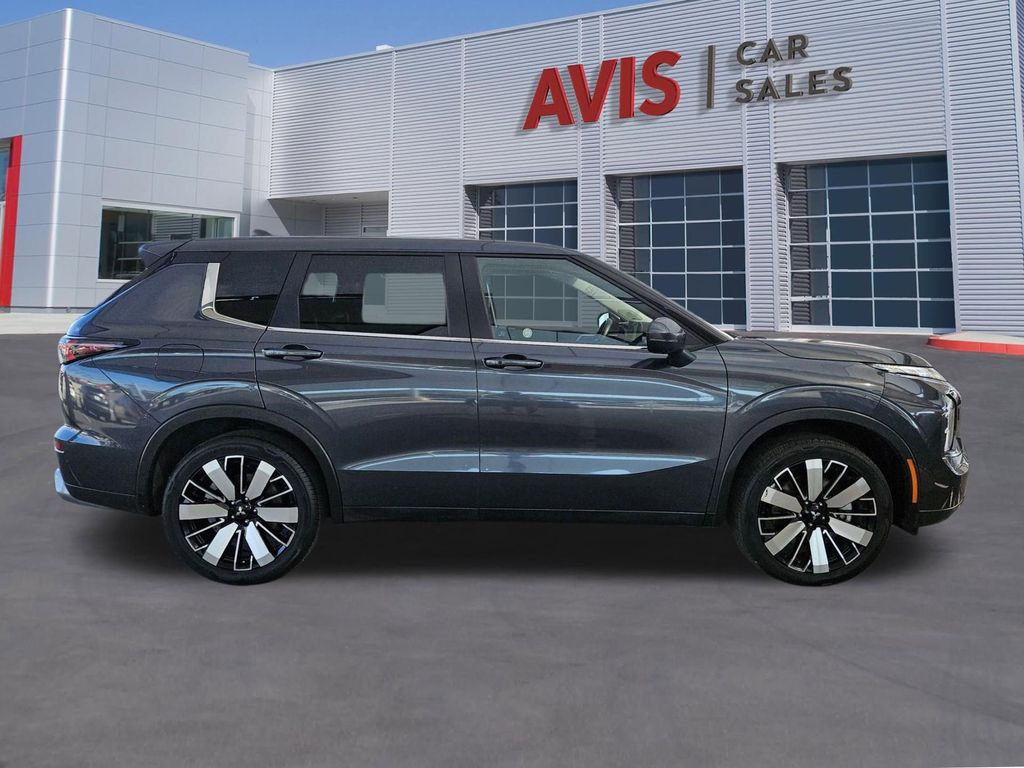 Thumbnail: 2025 Mitsubishi Outlander - 7