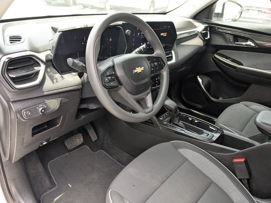 Thumbnail: 2025 Chevrolet TrailBlazer - 13