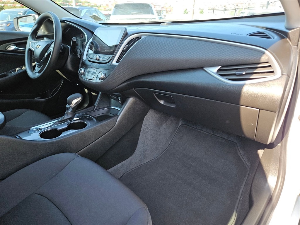 Thumbnail: 2023 Chevrolet Malibu - 30