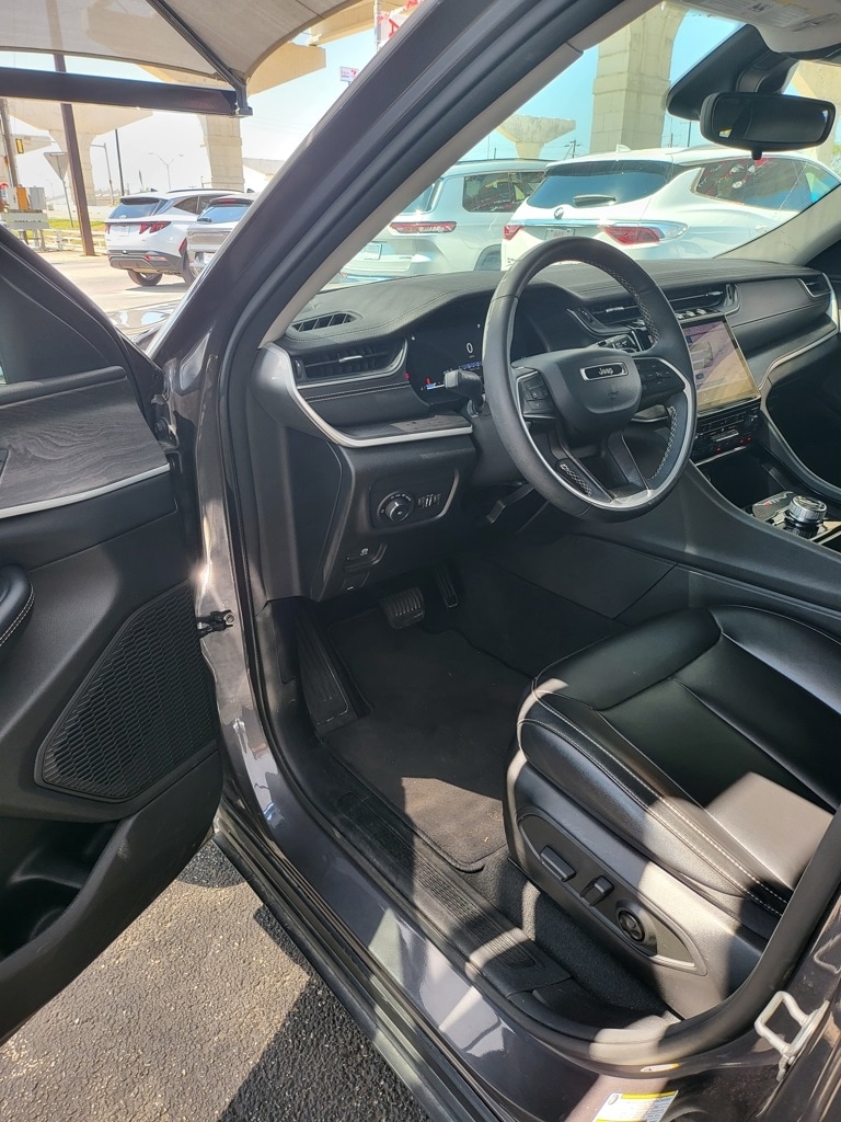 Thumbnail: 2023 Jeep Grand Cherokee - 4