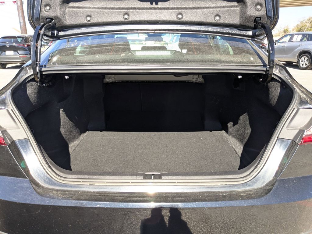 Thumbnail: 2025 Toyota Camry - 27