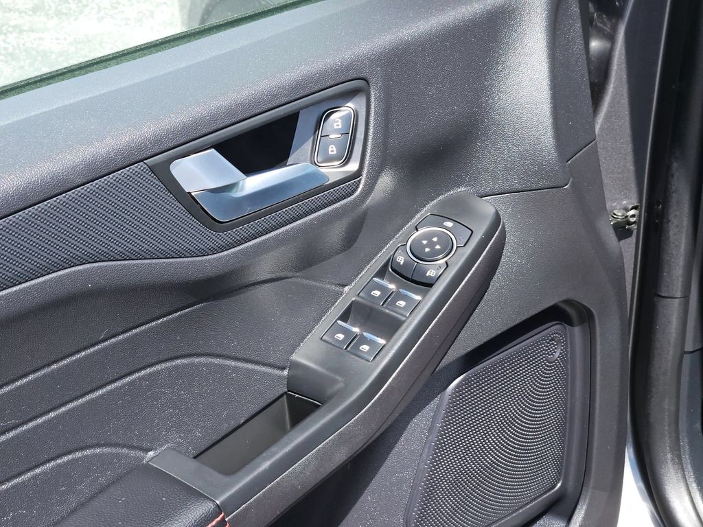 2025 Ford Escape ST-Line - Photo 15