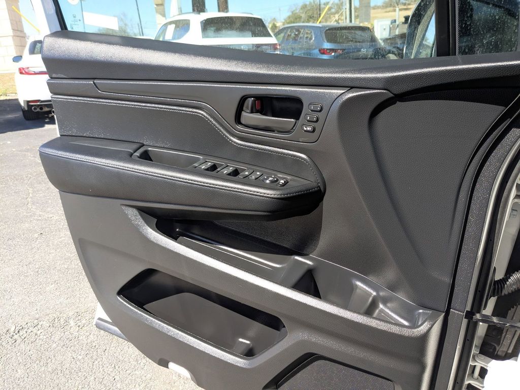 Thumbnail: 2025 Honda Odyssey - 16