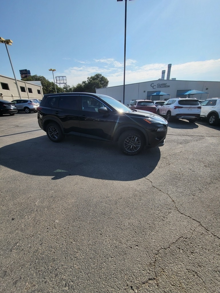 Thumbnail: 2023 Nissan Rogue - 8