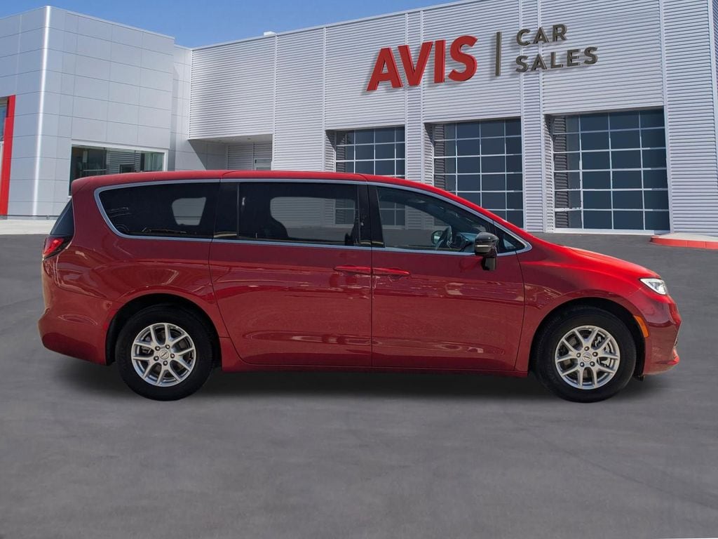 Thumbnail: 2025 Chrysler Pacifica - 7