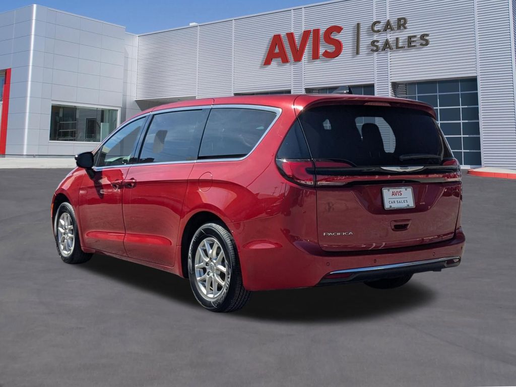 Thumbnail: 2025 Chrysler Pacifica - 3
