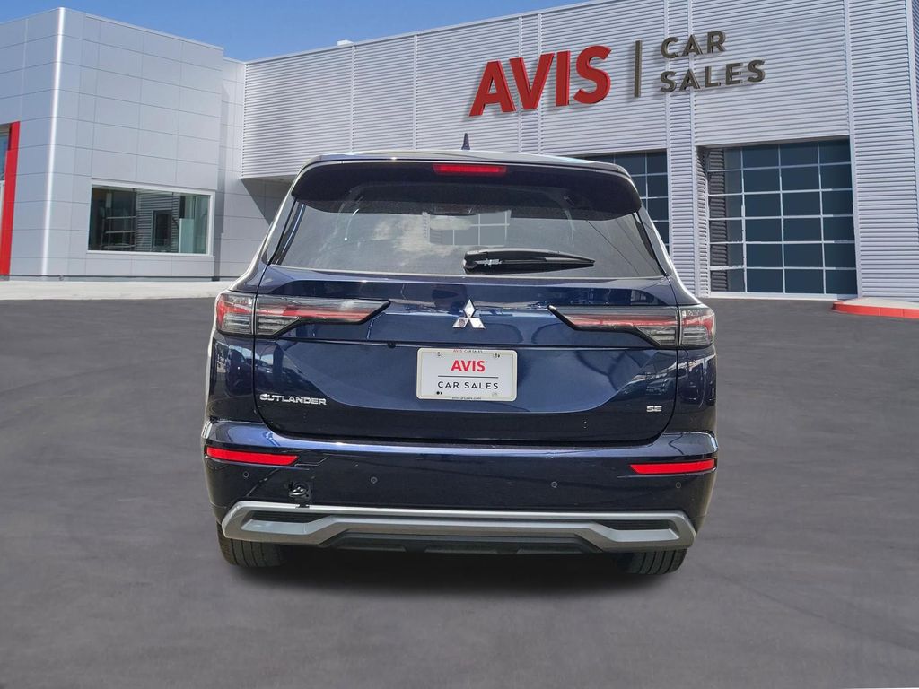 Thumbnail: 2025 Mitsubishi Outlander - 5