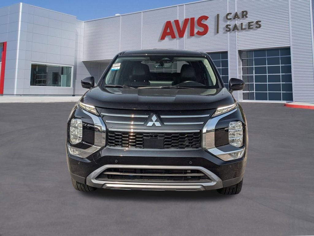 Thumbnail: 2025 Mitsubishi Outlander - 10