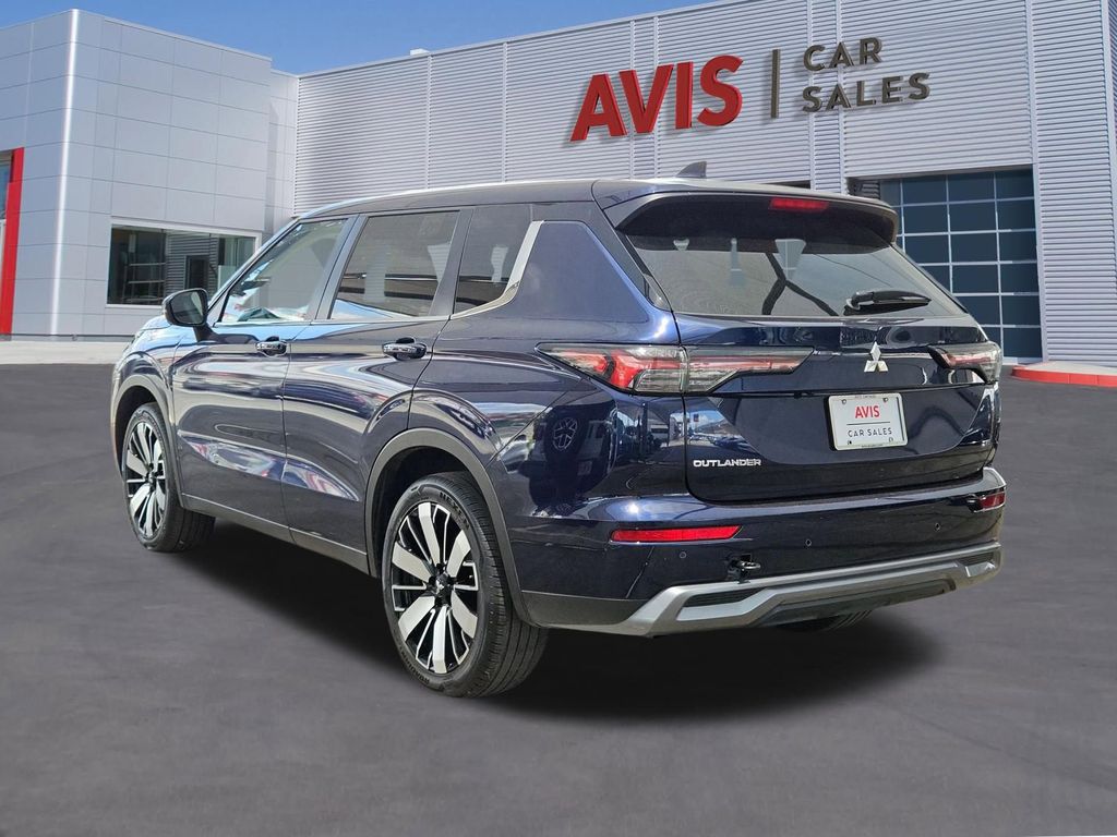 Thumbnail: 2025 Mitsubishi Outlander - 3