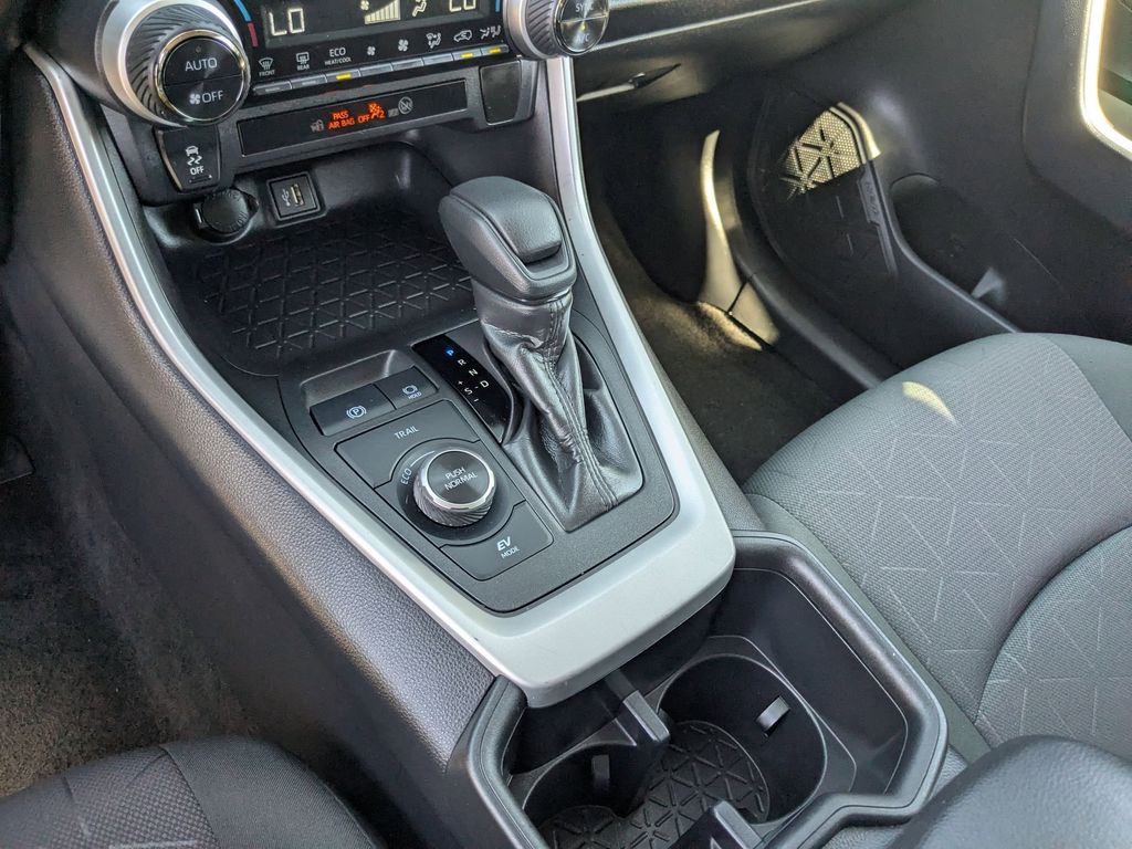 Thumbnail: 2025 Toyota RAV4 - 23