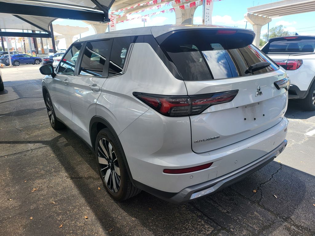 Thumbnail: 2025 Mitsubishi Outlander - 9