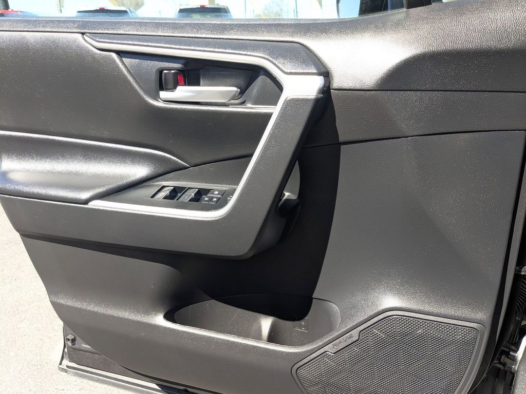 Thumbnail: 2025 Toyota RAV4 - 15