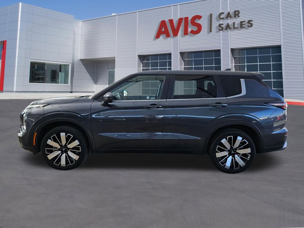 Thumbnail: 2025 Mitsubishi Outlander - 2