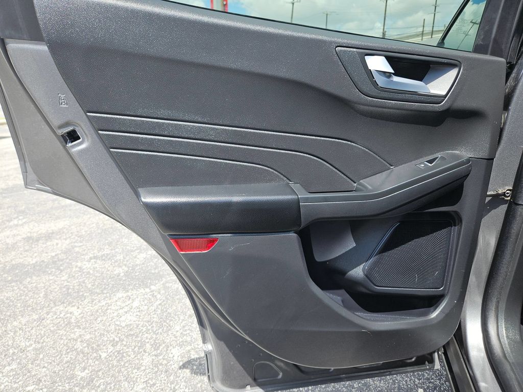 2025 Ford Escape ST-Line - Photo 18
