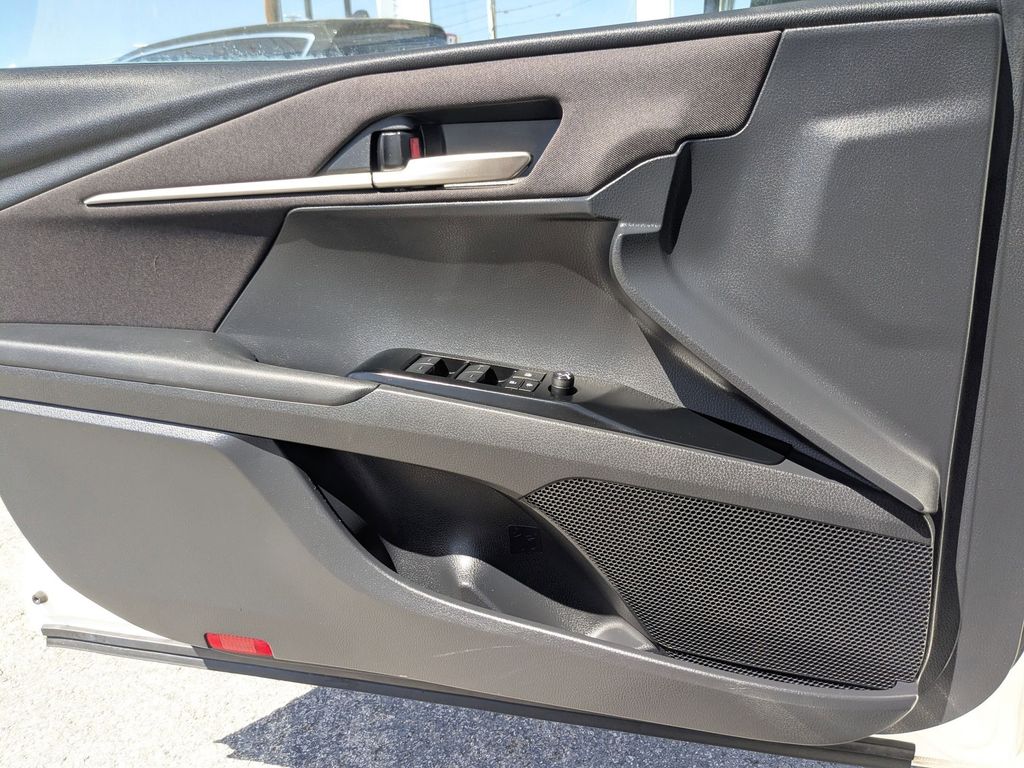 Thumbnail: 2025 Toyota Camry - 15