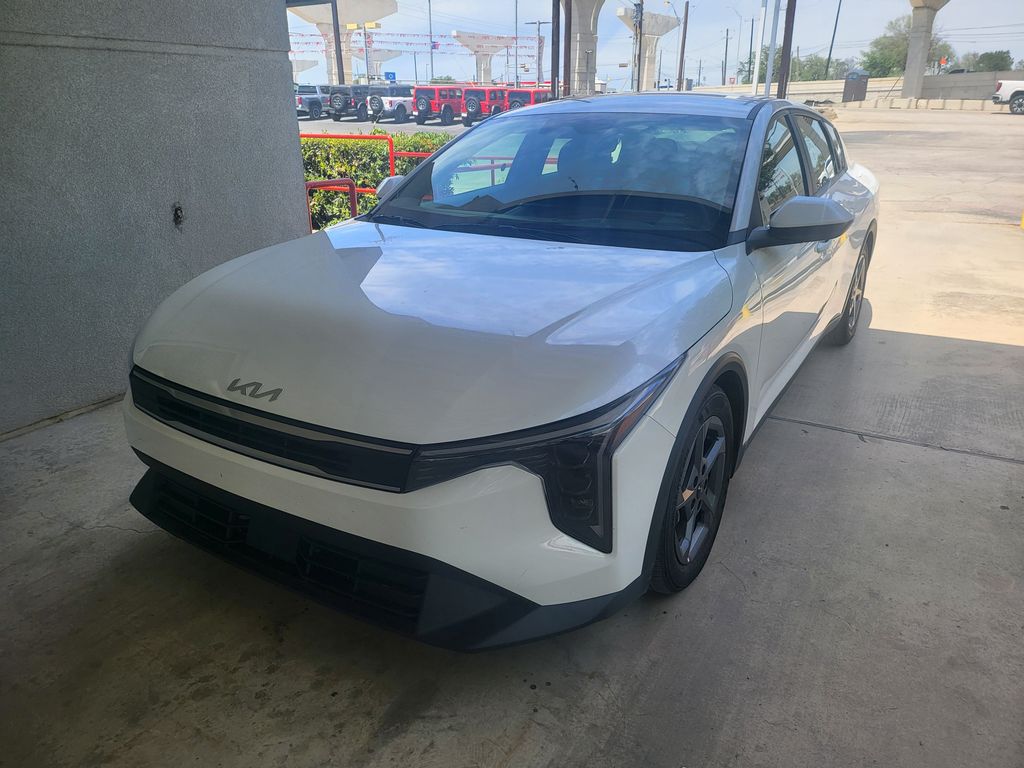 2025 Kia K4 LXS