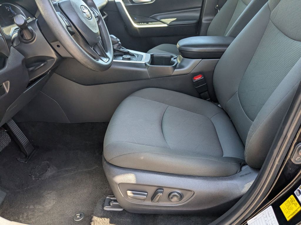 Thumbnail: 2025 Toyota RAV4 - 11