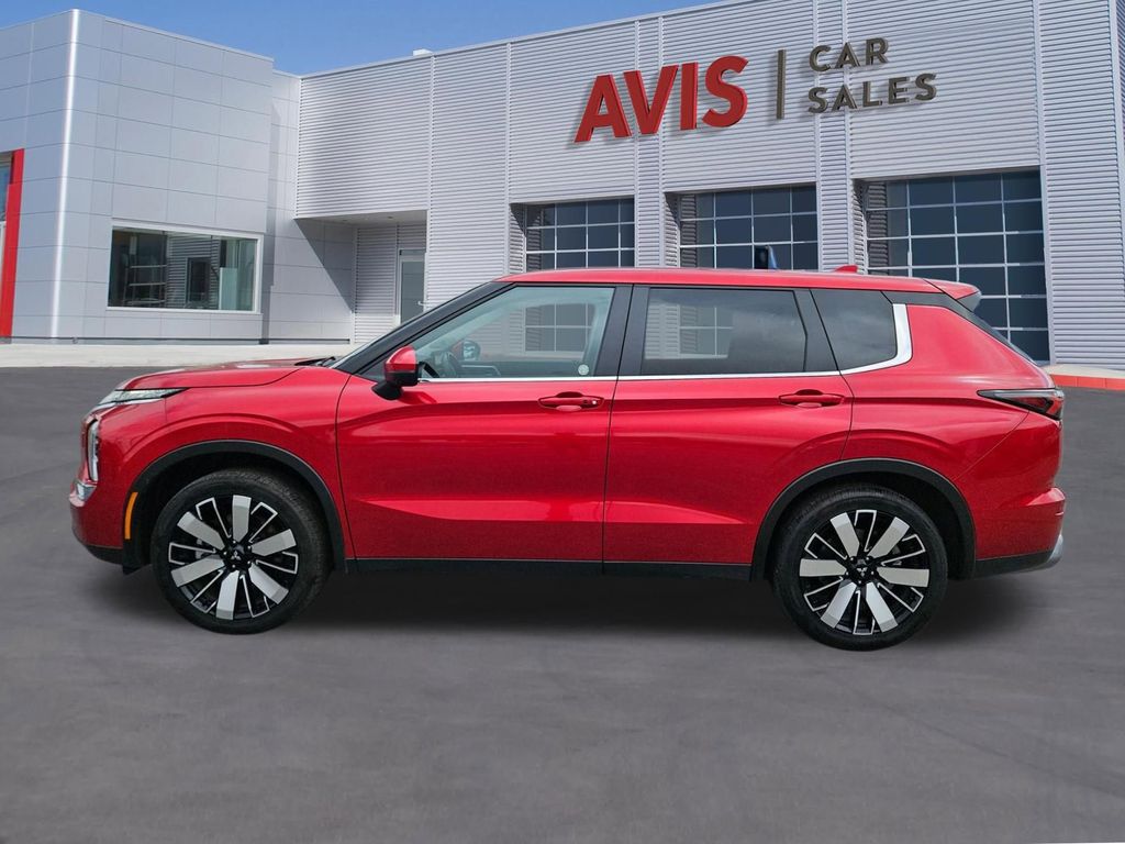 Thumbnail: 2025 Mitsubishi Outlander - 2