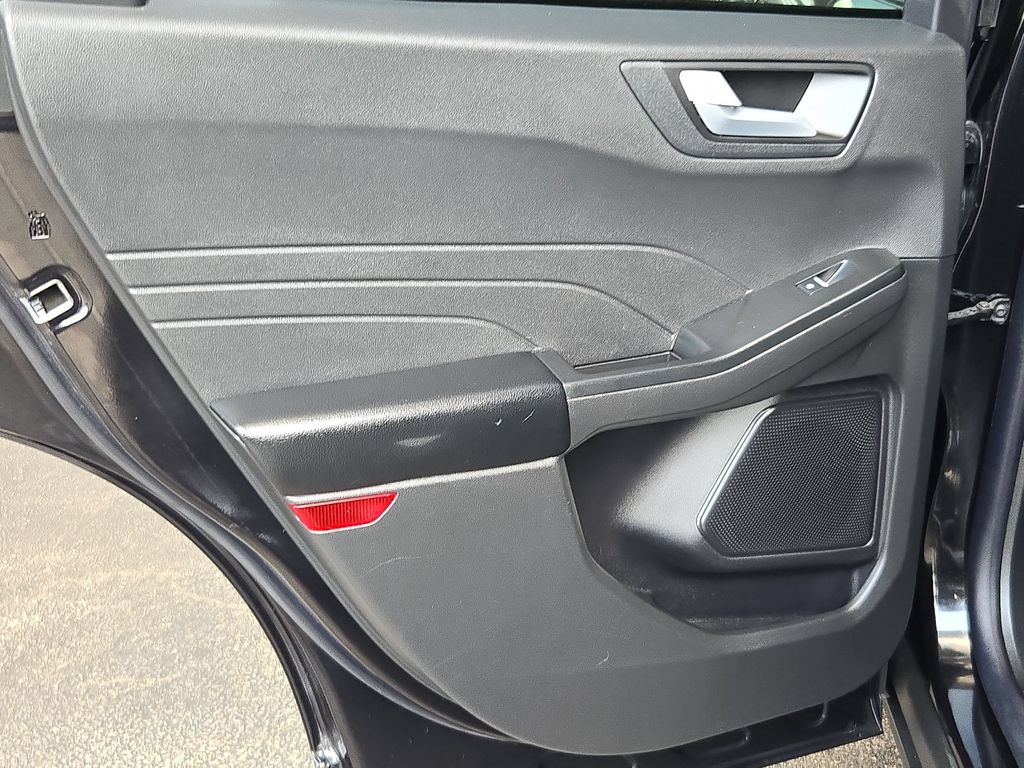 2025 Ford Escape ST-Line - Photo 18