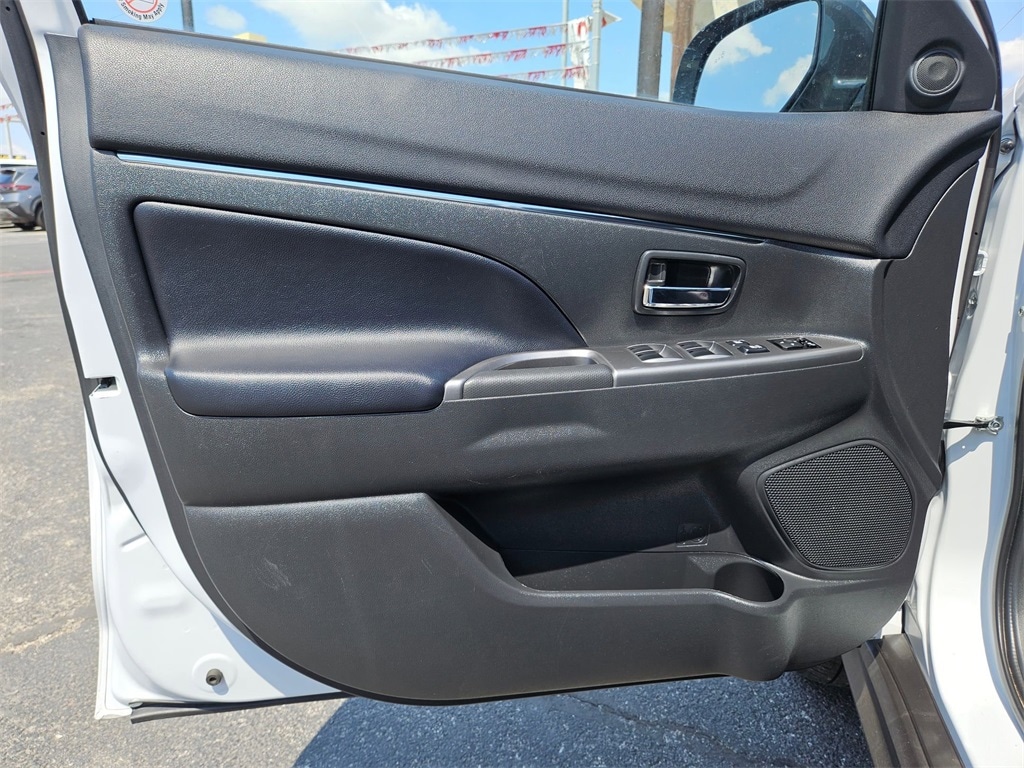 Thumbnail: 2024 Mitsubishi Outlander Sport - 15