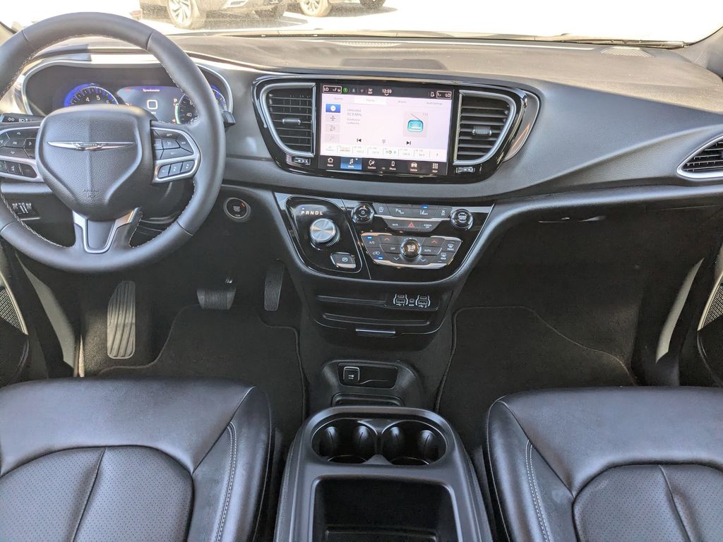 Thumbnail: 2025 Chrysler Pacifica - 24