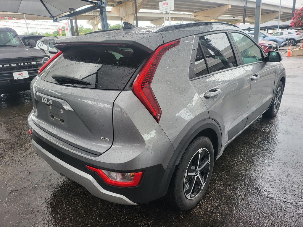 Thumbnail: 2025 Kia Niro - 8