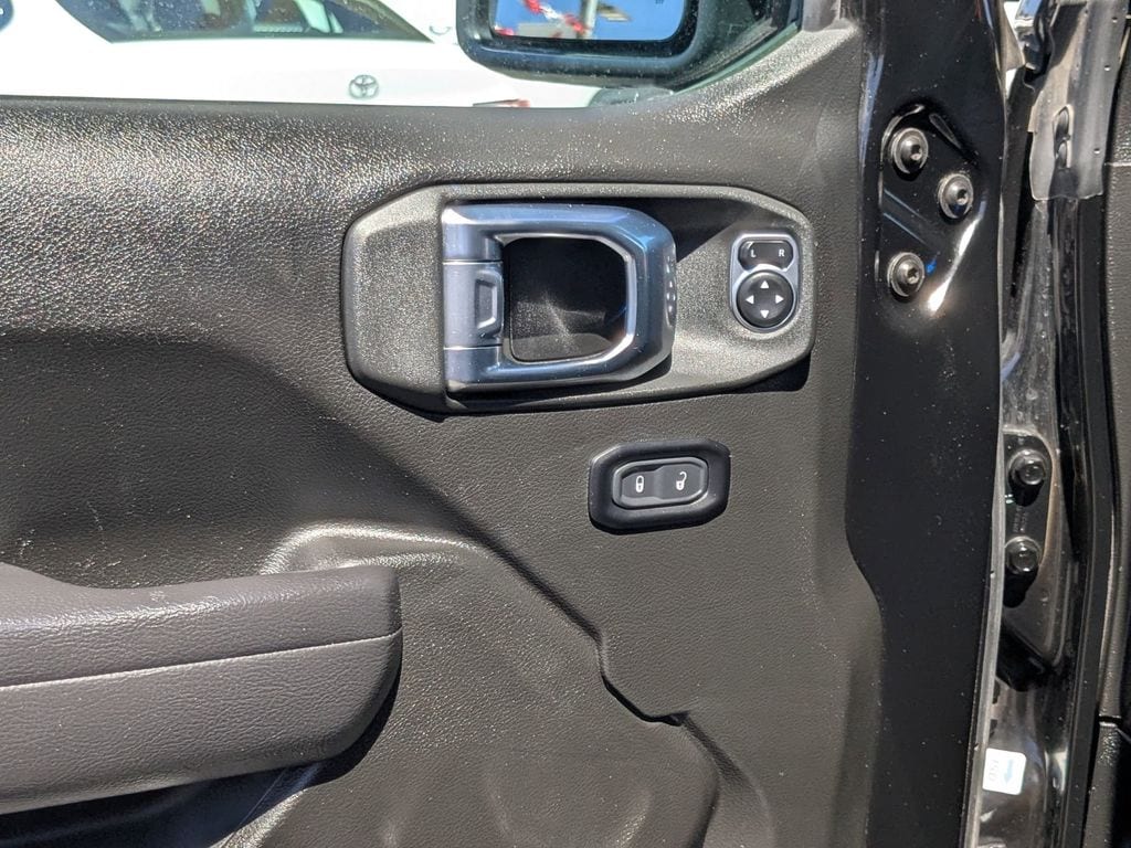 Thumbnail: 2025 Jeep Wrangler - 15