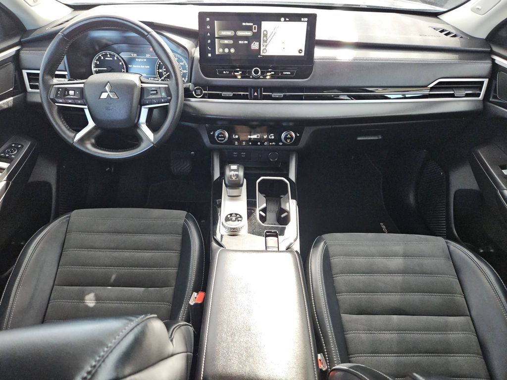 Thumbnail: 2025 Mitsubishi Outlander - 19