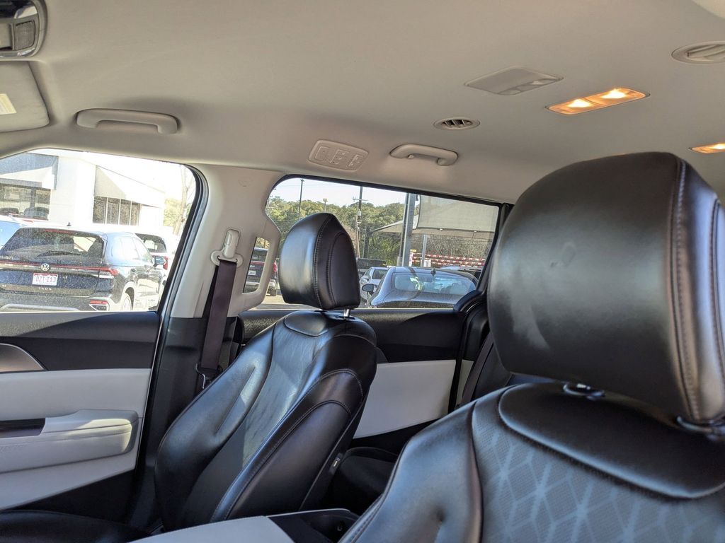 Thumbnail: 2024 Kia Carnival - 21