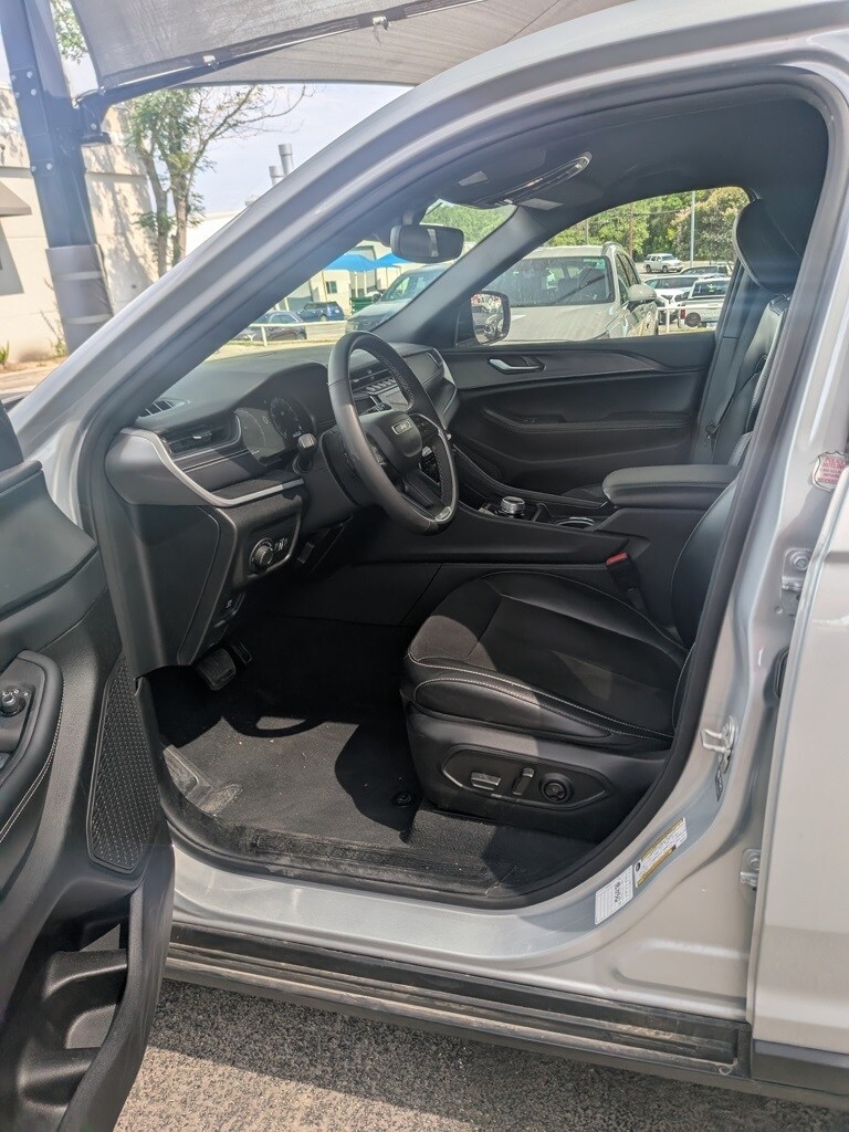 2024 Jeep Grand Cherokee Altitude photo 3