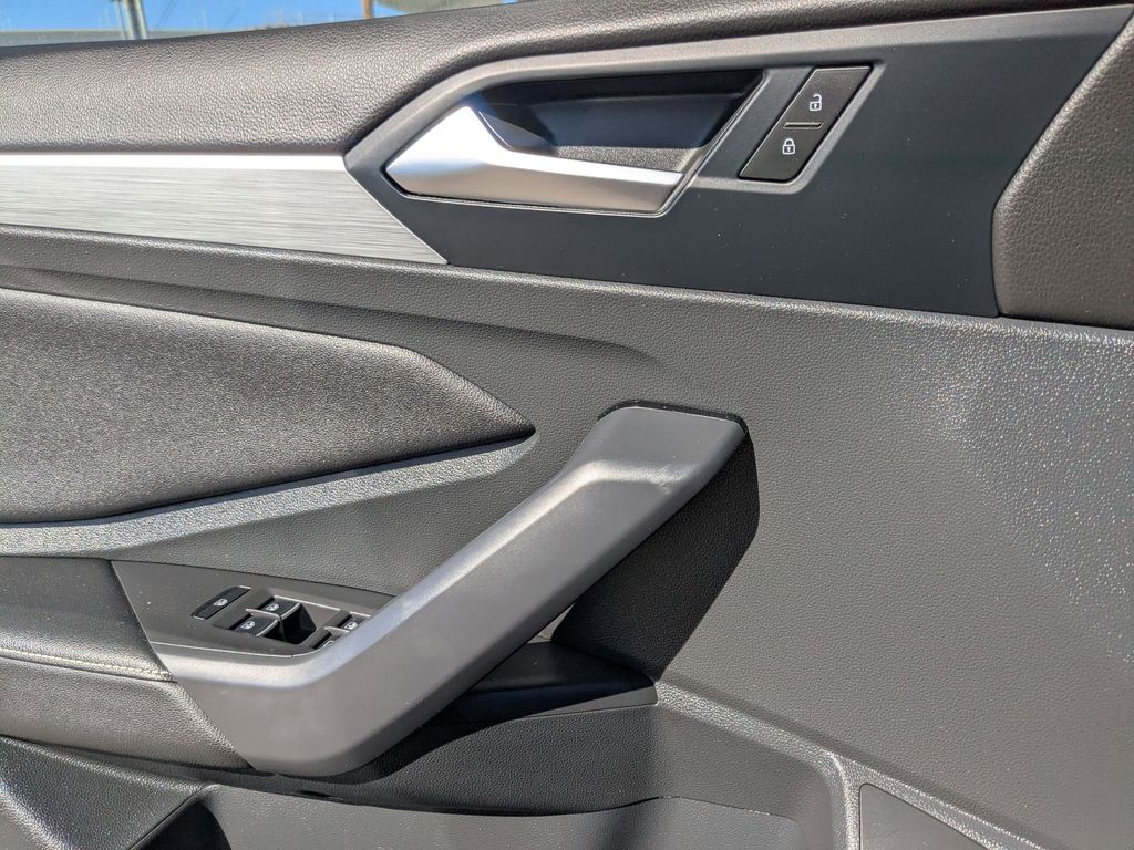 Thumbnail: 2025 Volkswagen Jetta - 16