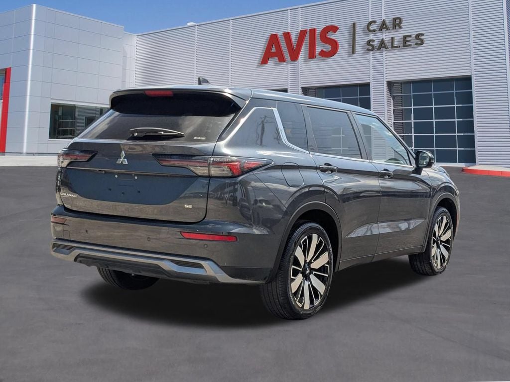 Thumbnail: 2025 Mitsubishi Outlander - 3