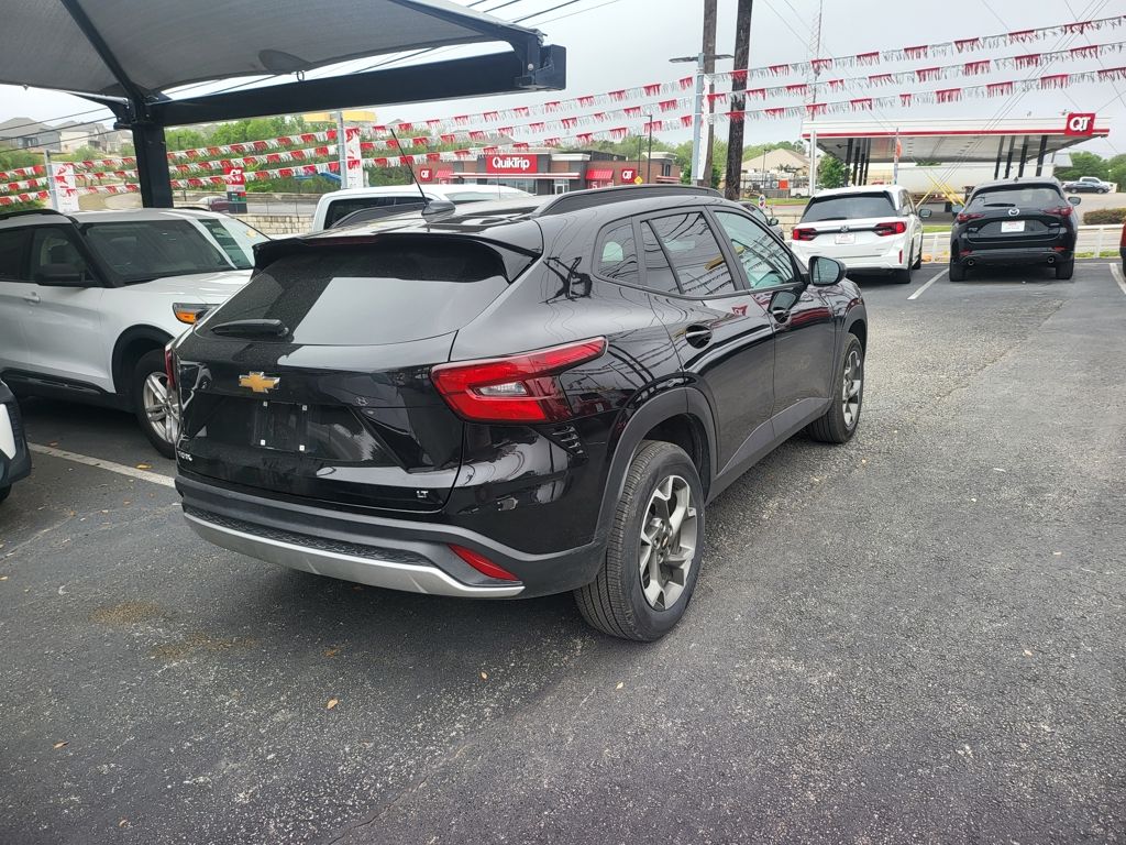 Thumbnail: 2025 Chevrolet Trax - 4