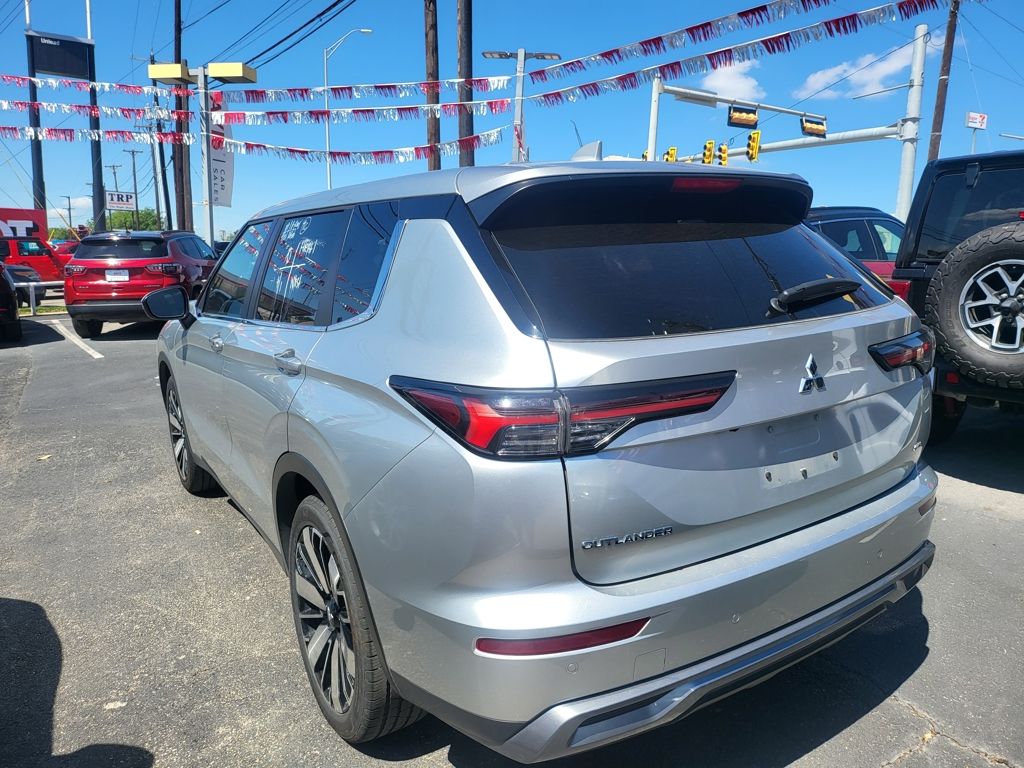 Thumbnail: 2025 Mitsubishi Outlander - 12