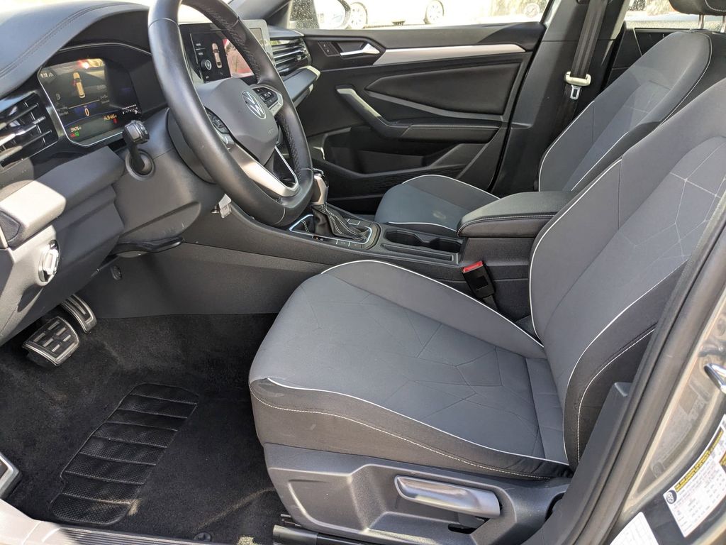 Thumbnail: 2025 Volkswagen Jetta - 11